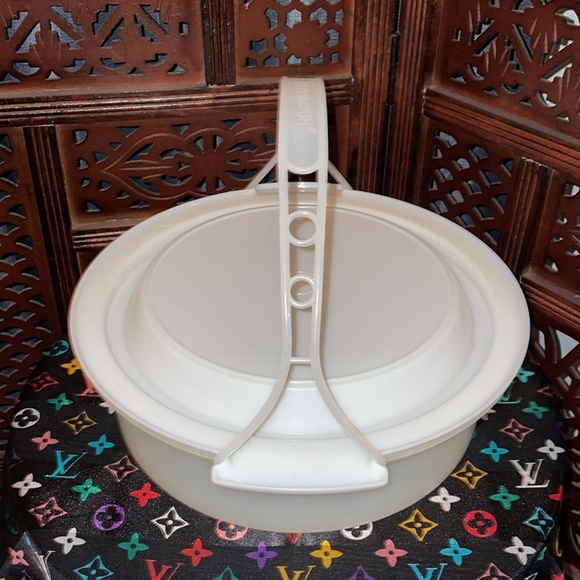 Vintage Tupperware Cake server with Cover & Handle. - Picture 5 of 6